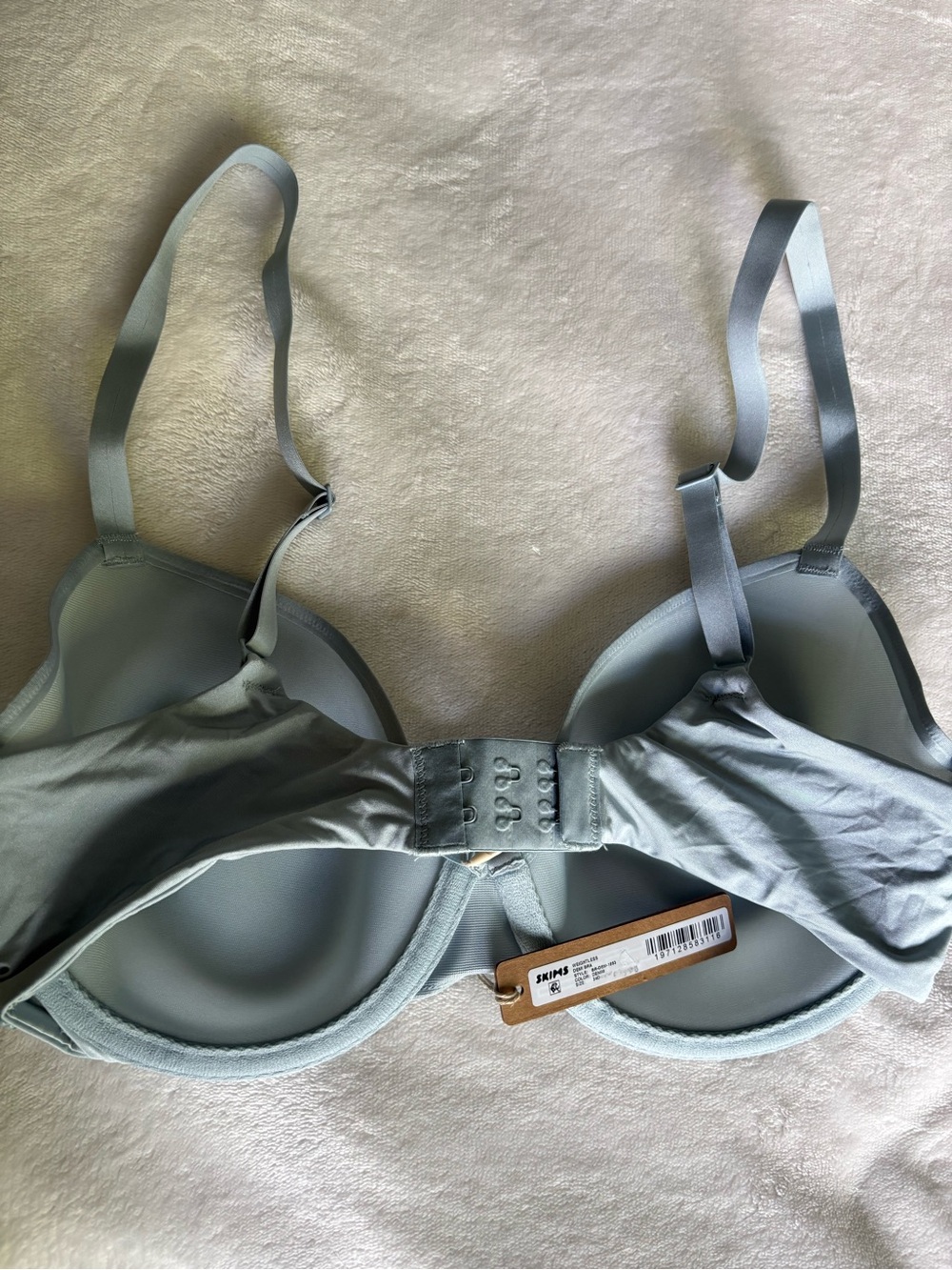 SKIMS Powder Blue Molded Underwire Bra with Adjustable Straps - Picture 3 of 5